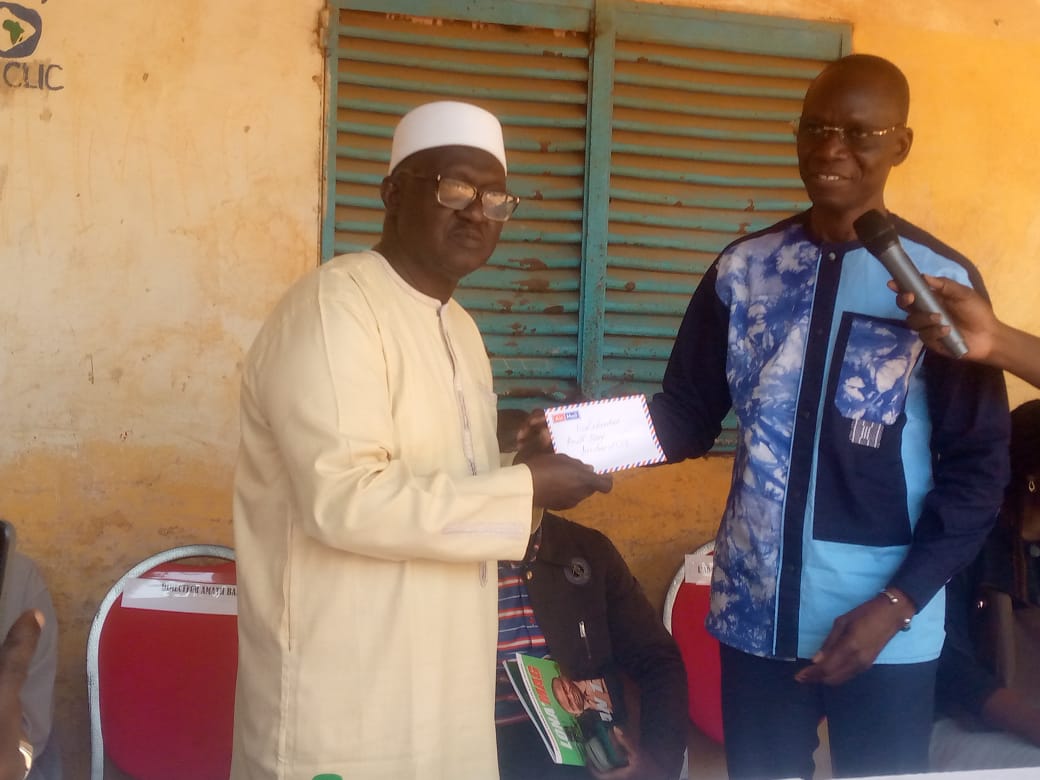 La Fondation-LONASE octroie un chèque de 21.000 000 FCFA l&rsquo;école élémentaire publique Amath Barry pour sa réhabilitation totale