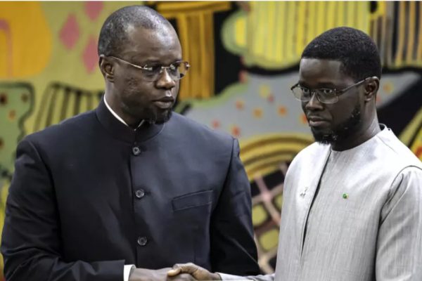 Sénégal / Rupture au sommet de l’État : Diomaye Faye met fin aux fonctions d’Ousmane Sonko