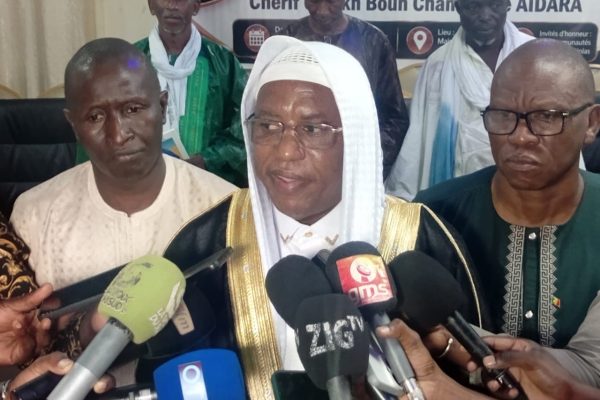 Chérif Cheikh Boun Chamsidine Aidara met en lumière l&rsquo;héritage spirituel de Cheikhna Cheikh Mahfouz Aidara dans son ouvrage La Lumière