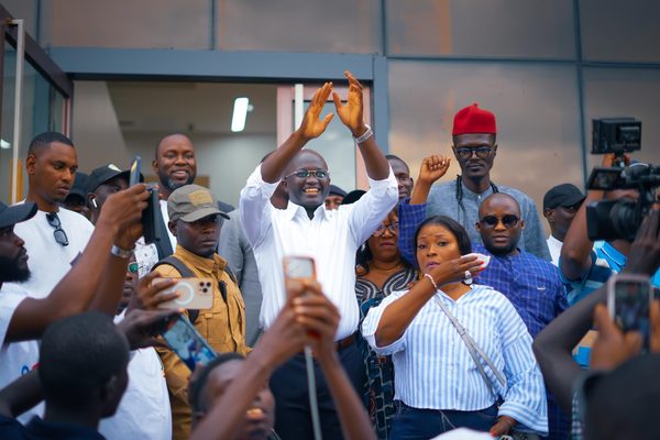 Yankhoba Diémé accueilli en grande pompe à Ziguinchor par les militants de KIIRAAY