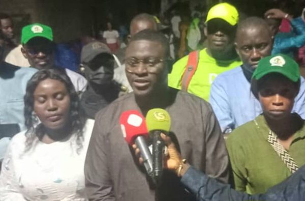 ZIGUINCHOR – RENTRÉE SCOLAIRE : OUMAR GNING OFFRE DES KITS SCOLAIRES AUX ENFANTS DÉMUNIS DE NÉMA 2