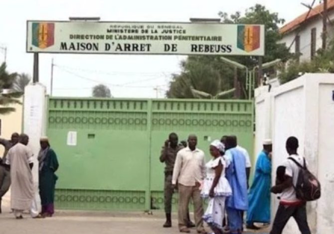 Prisons : fin de la fouille à nu systématique des détenus