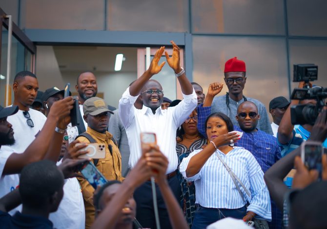 Yankhoba Diémé accueilli en grande pompe à Ziguinchor par les militants de KIIRAAY