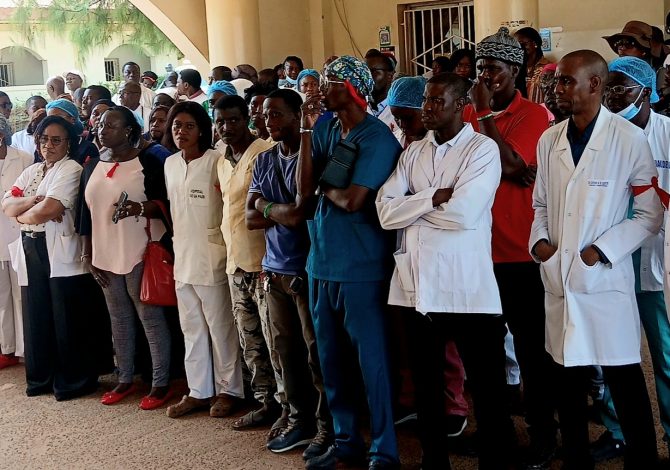 HÔPITAL DE LA PAIX DE ZIGUINCHOR : L’INTERSYNDICALE DÉCLARE LA GUERRE AUX « PROMESSES » ET MENACE DE PARALYSER L’ÉTABLISSEMENT