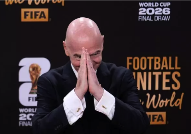La FIFA « présente des excuses » après la polémique sur l&rsquo;ouverture de la Coupe du monde aux investisseurs privés .