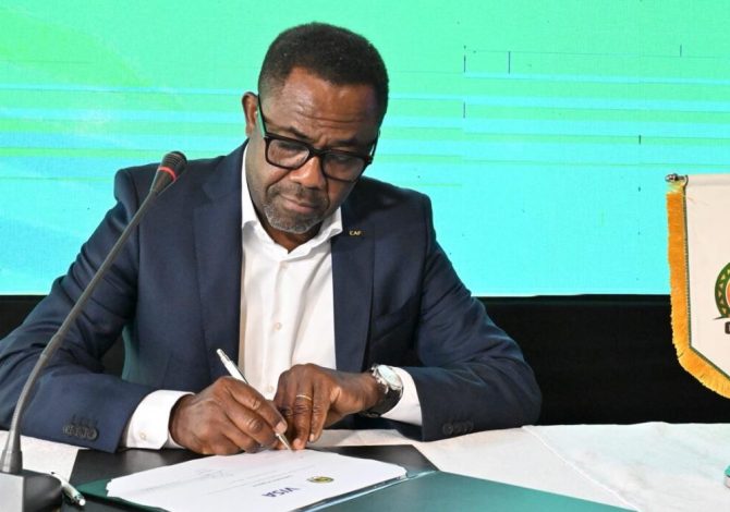 Caf / Secrétaire Général CAF:  exit Véron Mosengo Omba